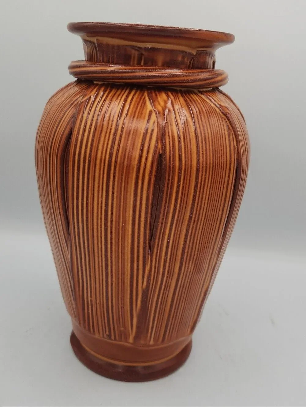 Studio art pottery vase by Laura Clementi made in Italy